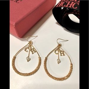Carolina Herrera golden earrings.